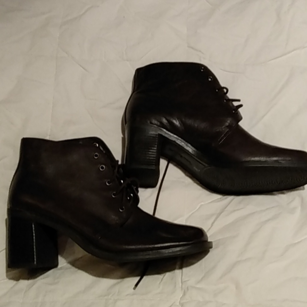 Vintage dark brown ankle boots